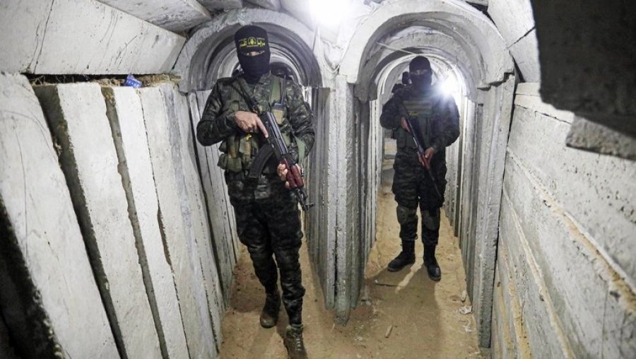 Izraeli shkatërron 500 tunele të Hamasit