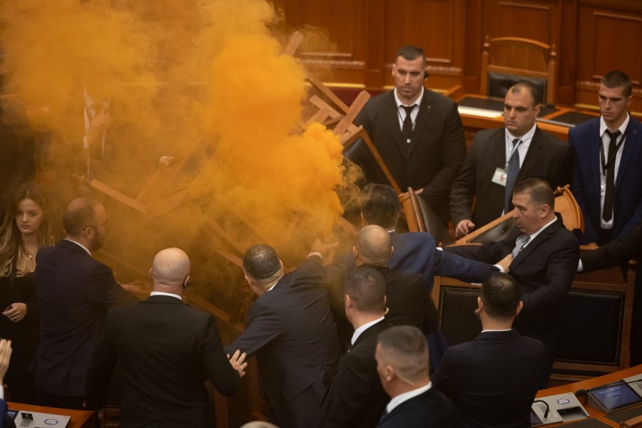 Seanca e buxhetit, Rama përjashton Berishën dhe 5 deputetë të opozitës