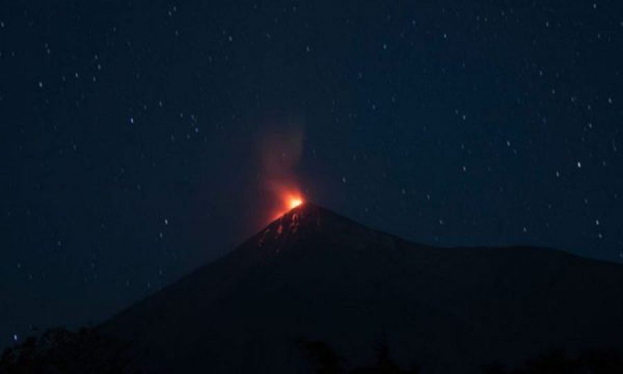 11 alpinistë humbën jetën nga shpërthimi i një vullkani