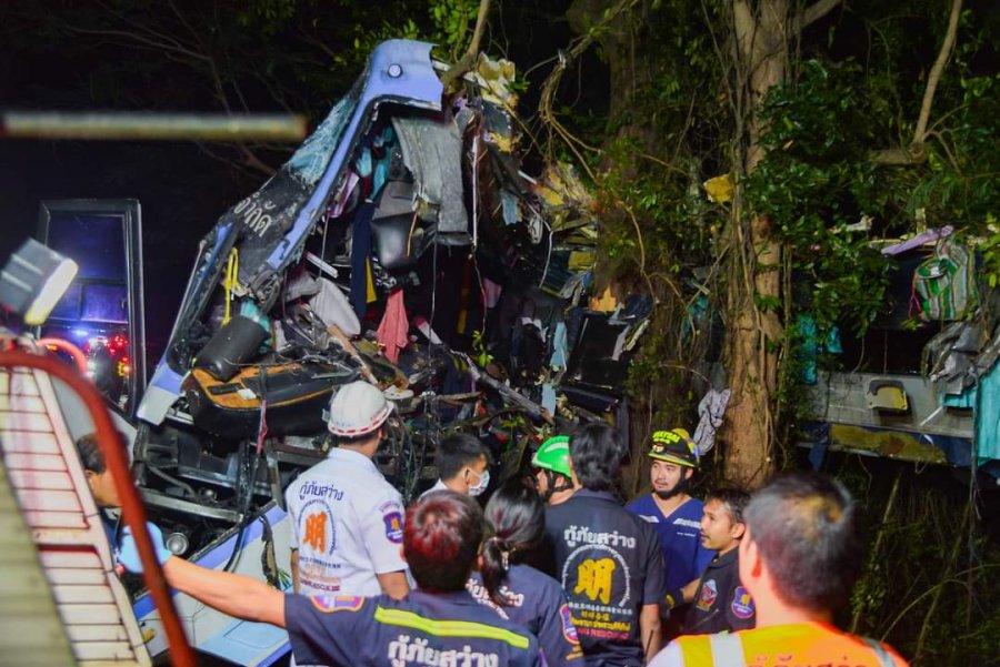 Autobusi përplaset me pemën, 14 të vdekur dhe 32 të plagosur në Tajlandë