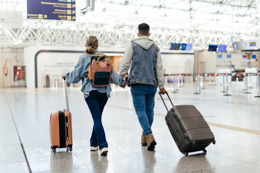 Burri ‘harron’ gruan në aeroport dhe niset për fluturim: Jam lodhur! Është gjithmonë me vonesë