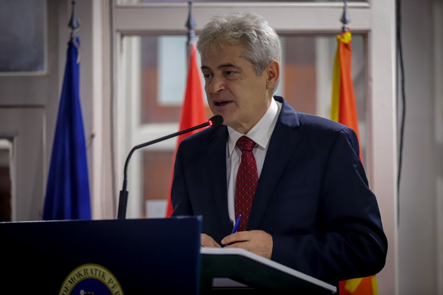 Ali Ahmeti i sigurt: Më 28 janar do të ketë kryeministër shqiptar në Maqedoni
