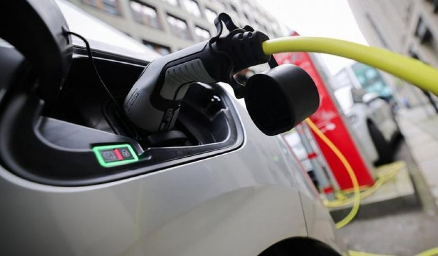 KE: Automjetet elektrike do të përjashtohen nga tarifat e Brexit-it