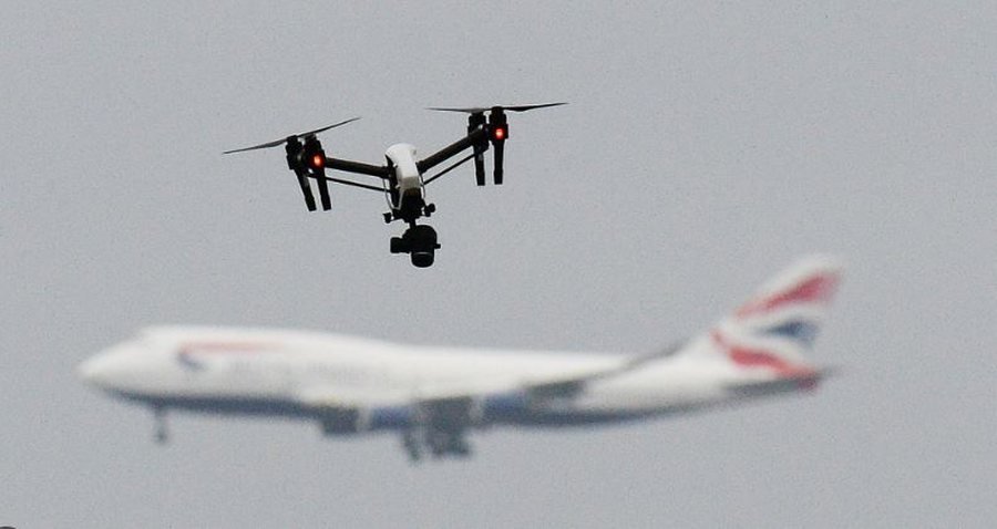 Frikë dhe panik mbi Londër, vetëm 19 metra ndajnë avionin me 216 pasagjerë nga përplasja me dronin