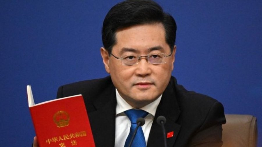 Ish-ministri i Jashtëm kinez vdiq nga torturat ose kreu vetëvrasje në një spital ushtarak