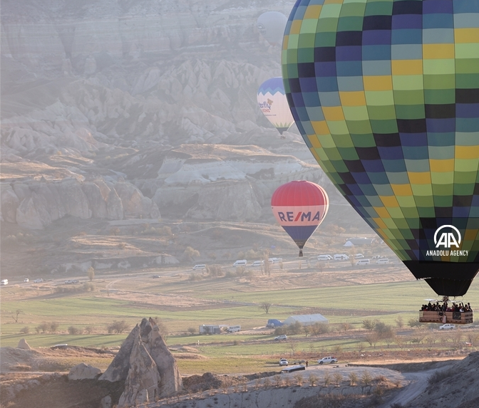 Rihapet festivali i balonave në luginën misterioze turke të Cappadocia