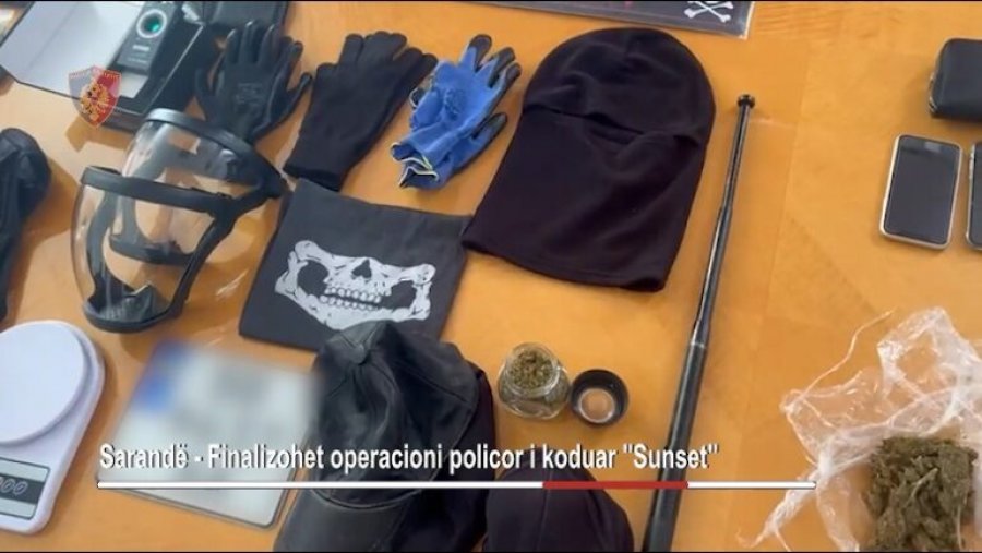 Të maskuar dhe me armë goditën 42-vjeçarin në sy të fëmijëve, gjykata e Sarandës dënon grupin e ‘maskave’