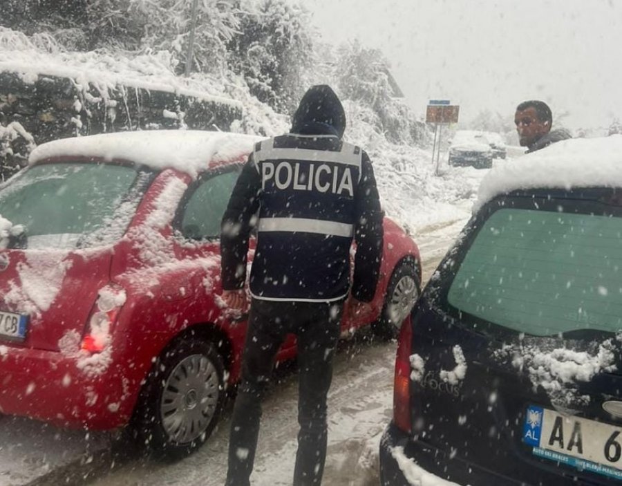 Vendi përfshihet nga bora e shiu, apeli i autoriteteve shqiptare 