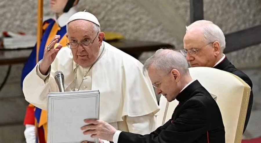Papa Franceksu tregon se si do të jetë  funerali i tij dhe se ku do të varroset