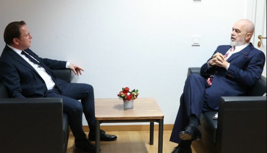 Komisioneri i Bashkimit Evropian për Zgjerimin dhe Fqinjësinë flet pas takimit me Ramën