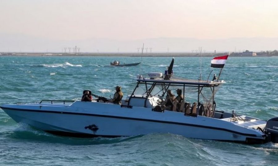 Sërish sulme, dy anije mallrash në Detin e Kuq goditen nga raketa të hedhura prej Jemenit