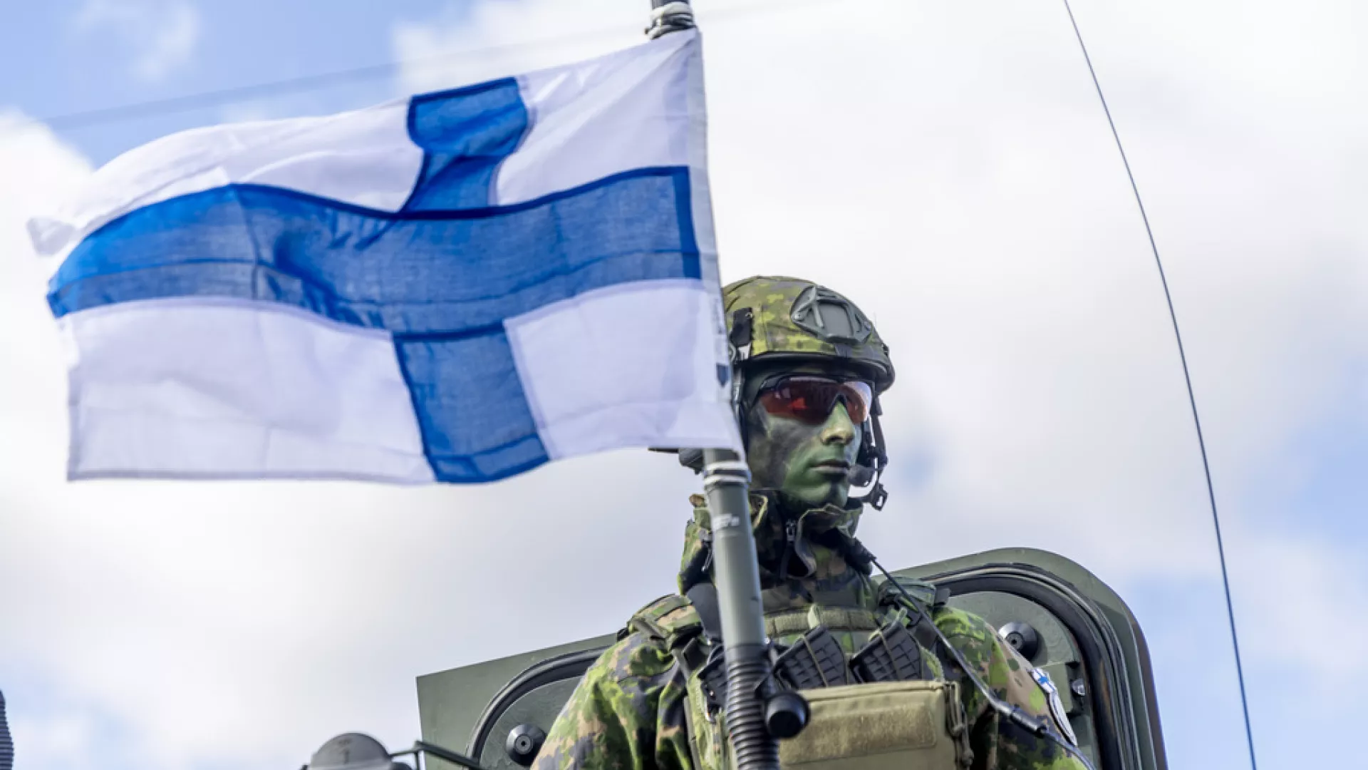 Finlanda, fqinje me Rusinë, nënshkruan marrëveshjen e mbrojtjes me SHBA, pranon trupat amerikane