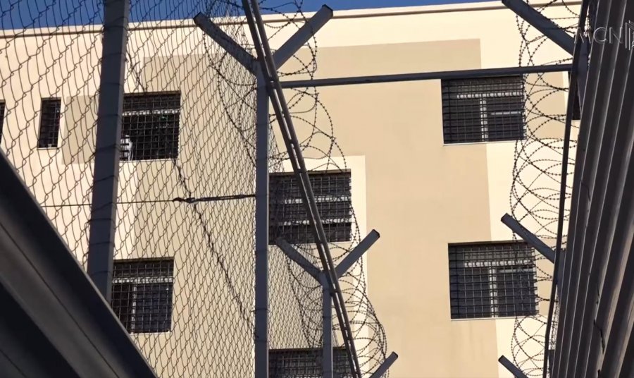 Prokuroria ngre akuzat për vrasjen në burg: Arma u mbaj 20 ditë në qeli nga Mjacaj, zyrtarët nuk kryen kontrolle