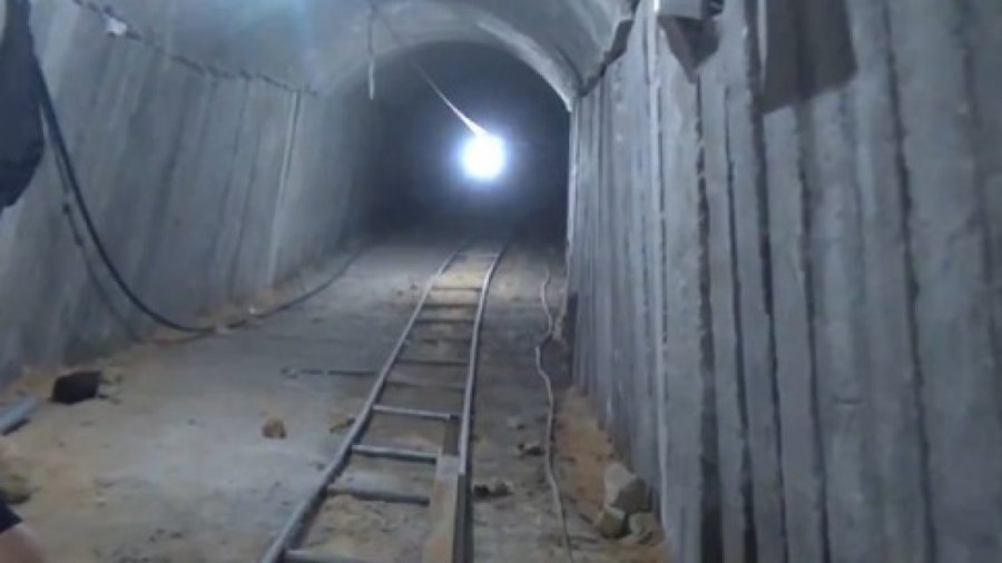 Ushtria izraelite thotë se ka gjetur tunelin “më të madh” të Hamasit të zbuluar deri më sot, publikon pamjet