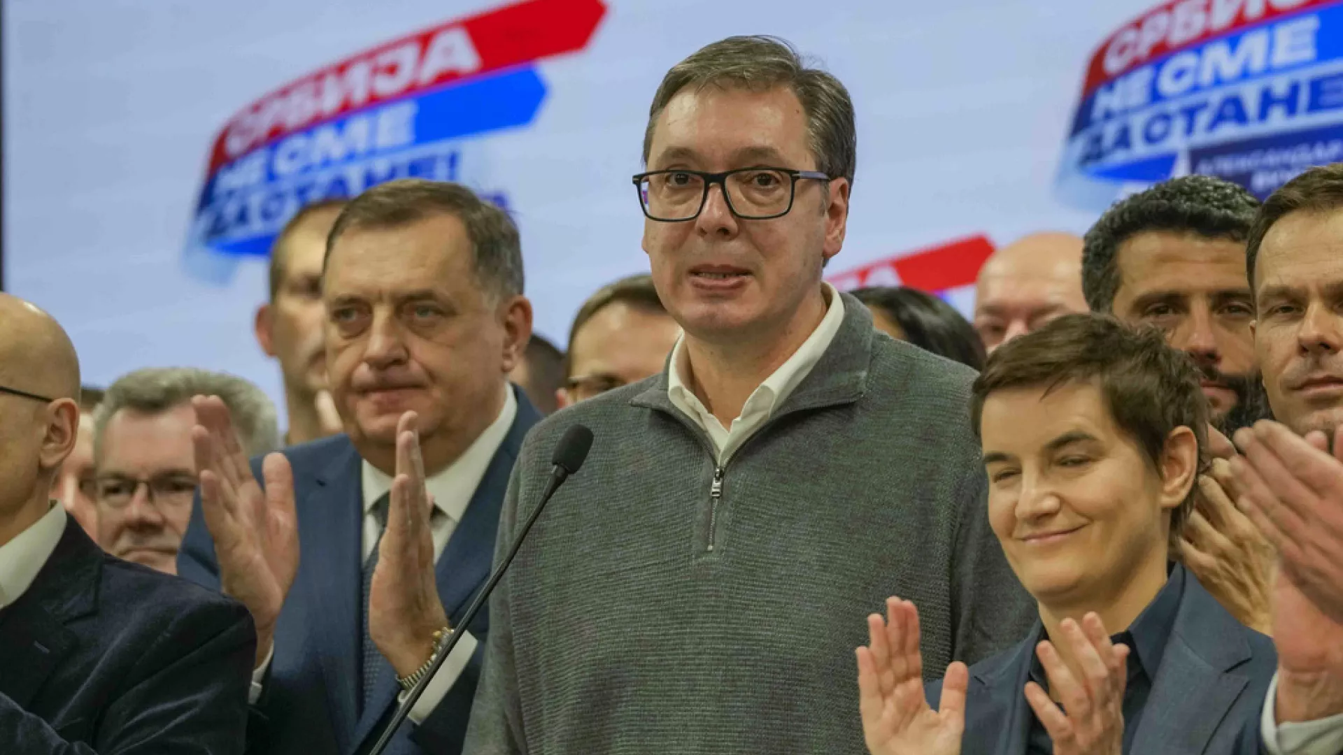 Partia e presidentit Vuçiç shpall fitoren e zgjedhjeve në Serbi, opozita: Proces i ndyrë