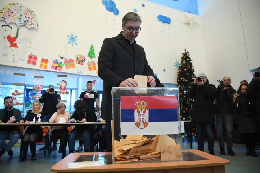 Fitorja e zgjedhjeve në Serbi nga Vuçiç dhe shpresat e opozitës për të fituar Beogradin 