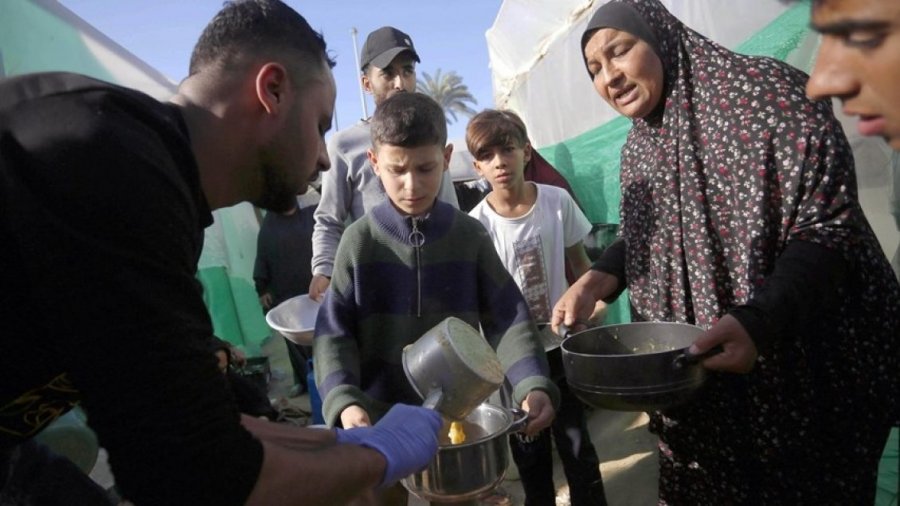 HRW denoncon Izraelin për përdorimin e urisë si ‘armë lufte’ në Gaza