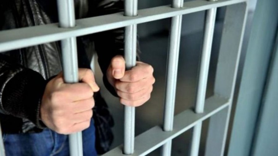 Përfituan nga amnistia penale, lirohen 20 të dënuar dhe 40 të tjerëve u ulet koha e dënimit në burgun e Burrelit