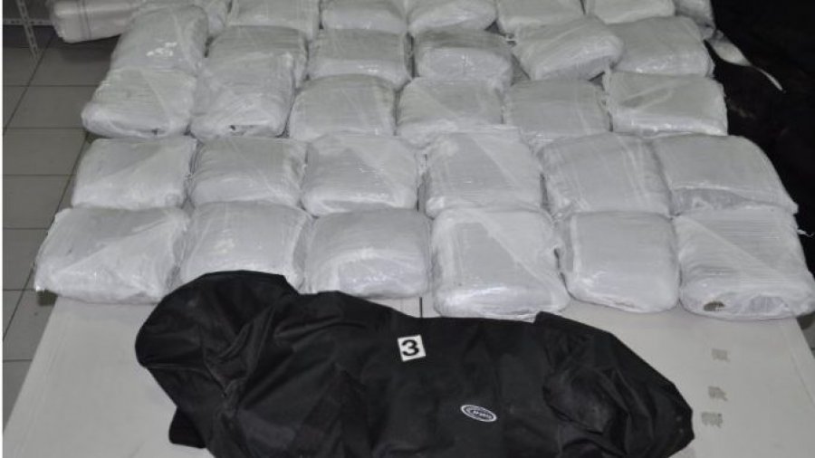 ‘U kap me 22 kg kokainë duke e çuar në Francë’/ Shqiptari dënohet me 4 vjet burg dhe 1.6 mln euro gjobë  