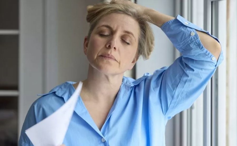 Mbinxehja e trupit dhe djersitja gjatë menopauzës, miratohet pilula “veoza” në Angli