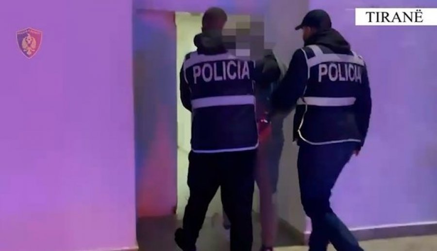 Vodhi një automjet në oborrin e një banese, arrestohet 43-vjeçari në Tiranë
