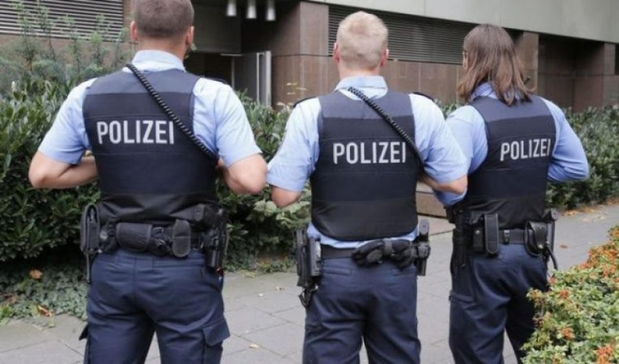 E rëndë në një shkollë në Gjermani, adoleshentja sulmon me thikë shokun e klasës