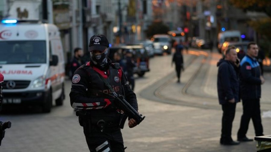 Turqia arreston mbi 300 persona të dyshuar për lidhje me Shtetin Islamik