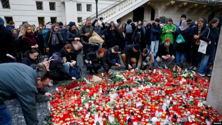Masa të forta sigurie në Pragë pas sulmit që vrau 13 persona e plagosi shumë të tjerë