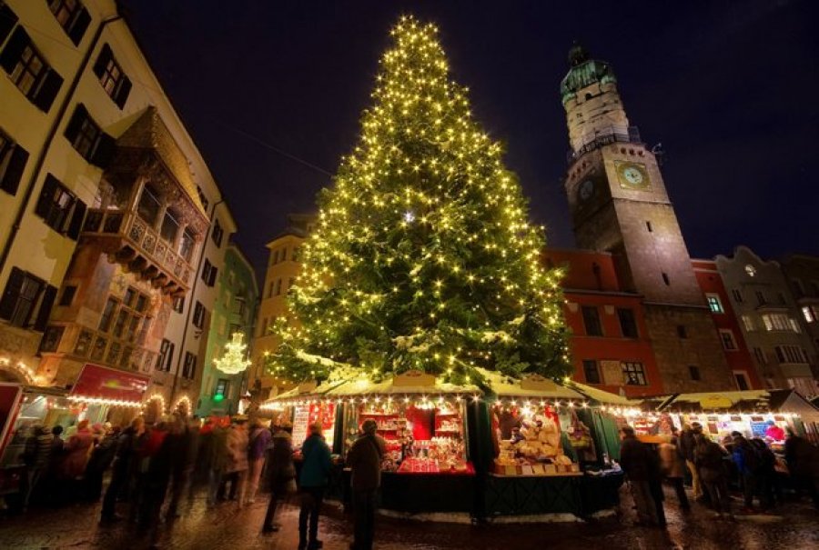 Festë dhe tragjedi: Pema e Krishtlindjeve bie mbi qytetarët në Belgjikë