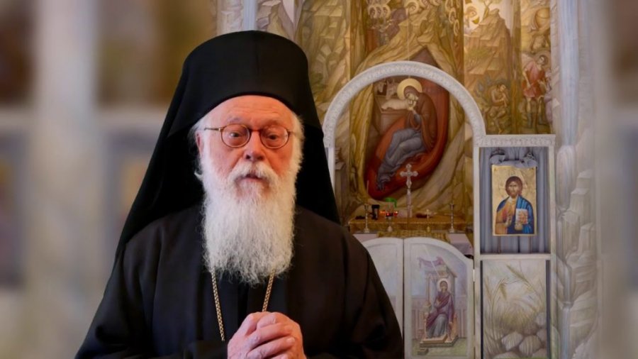 Kryepeshkopi Anastas uron besimtarët në prag Krishtlindjeje: Durim plot shpresë! 