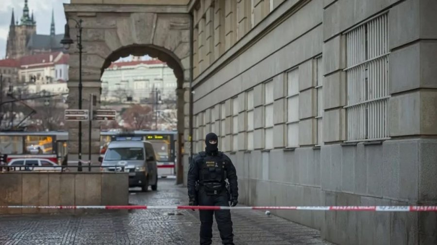 Kërcënoi se do të përsërisë të shtënat masive nga Praga, policia sllovake arreston një 64-vjeçar