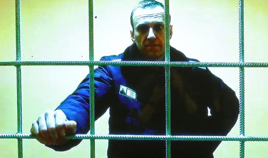 VOA/ Rusia 'syrgjynos' opozitarin Alexey Navalny në një burg në Arktik