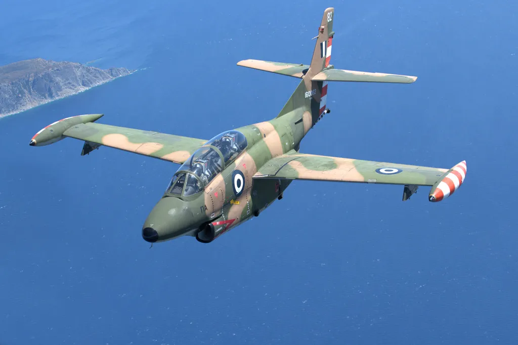 Rrëzohet një avion stërvitor i Forcave Ajrore greke pranë Kallamatës, nis kërkimi për pilotin