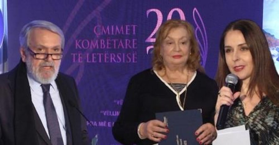 Ndahen 6 Çmimet Kombëtare të Letërsisë! Juria e kryesuar nga Mehmet Kraja zgjedh romanin e Çapalikut, si më të mirin për 2022
