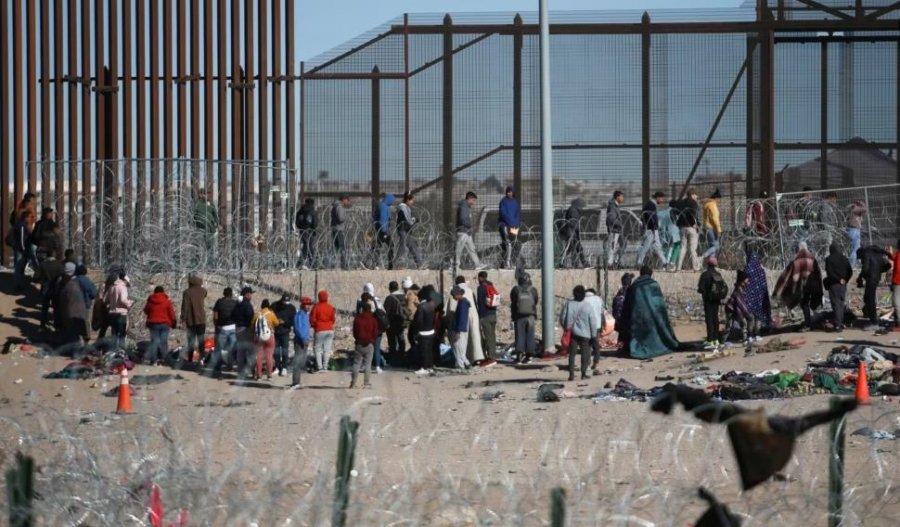 VOA/ Vazhdon fluksi i migrantëve pëmes Meksikës drejt Shteteve të Bashkuara