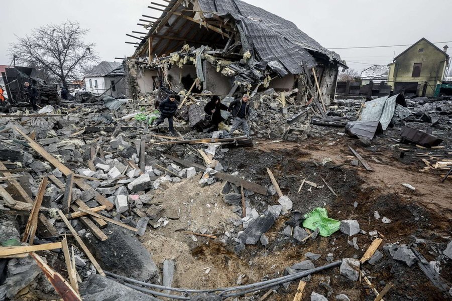 Papa flet me Zelensky për një formulë për paqen, Ukraina zgjohet me sirenat e sulmeve ajrore
