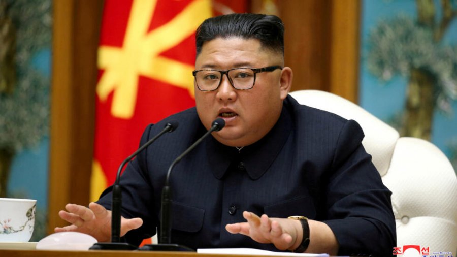 Koreja e Veriut: Nuk do të kërkojë më ribashkim me Korenë e Jugut