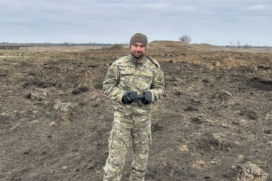 Tenisti i famshëm në ushtrinë ukrainase hedh bomba me dron: Praktika e bën të përsosur