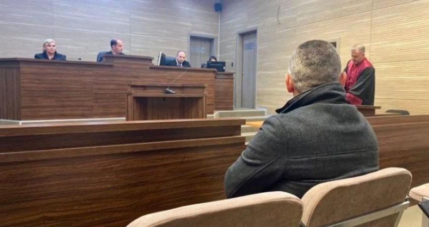 Gjyqtari i pezulluar nga puna thotë se 10 mijë euro të gjetura në banesën e tij ishin të motrës së gruas