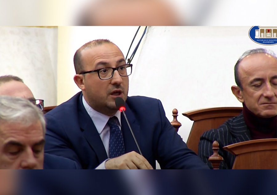‘Votuan përjashtimin e 5 deputetëve të PD me letër higjenike’/ Korreshi-Ramës: Ku është ai palaço cirku