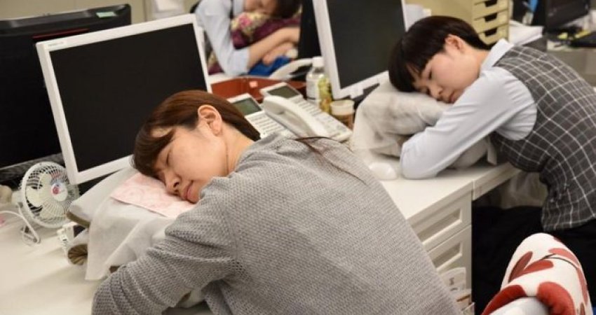 Vendet që i lejojnë punëtorët të flenë gjatë orarit të punës
