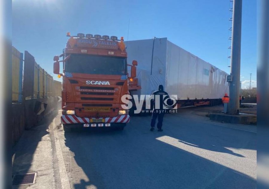 Transport i veçantë nga Porti i Durrësit, probleme me qarkullimin rrugor drejt Elbasanit