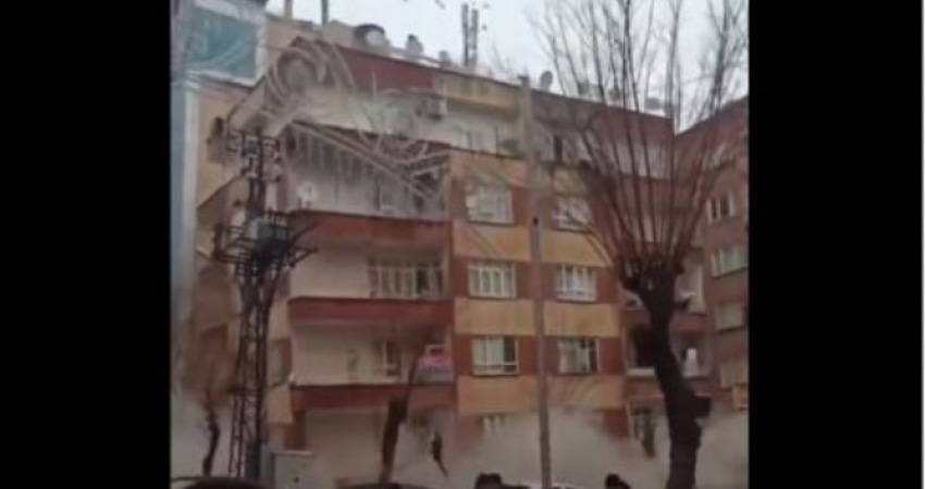 Momente tmerruese, ndërtesa në Turqi shembët e tëra pas tërmetit/VIDEO