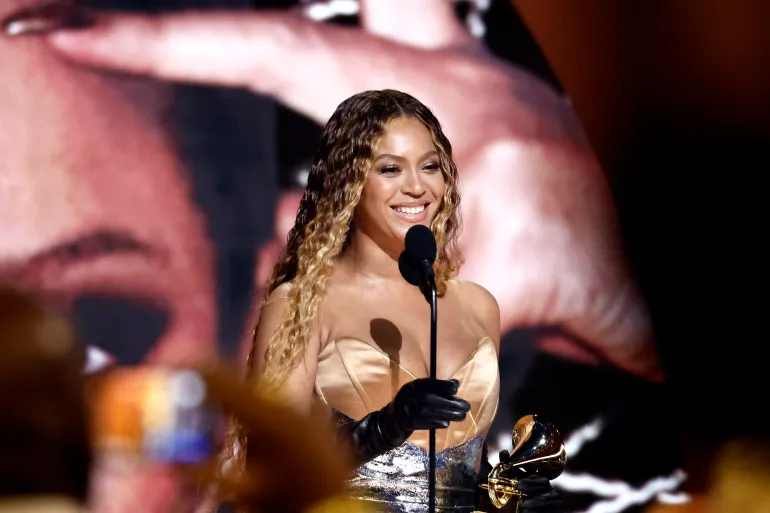 Beyonce thyen rekordin në Grammy