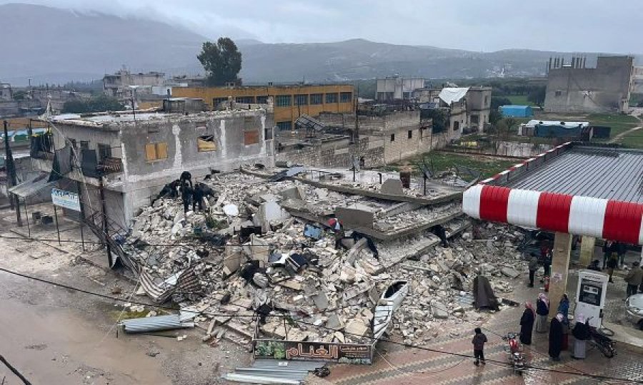 Rëndohet bilanci tragjik/ Mbi 3 400 viktima nga tërmeti në Turqi dhe Siri