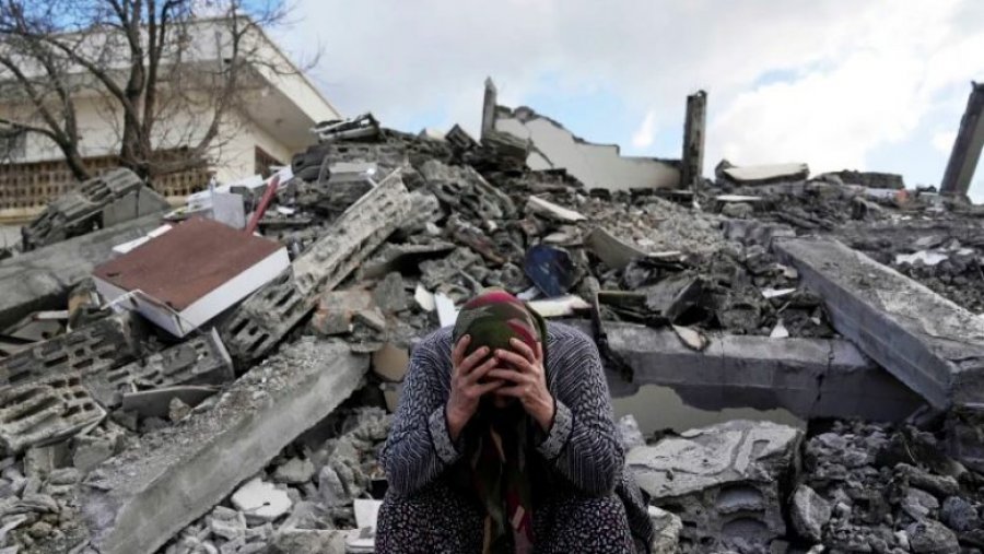 Rëndohet bilanci i tragjedisë në Turqi e Siri, mbi 6 300 të vdekur e 30 474 të plagosur