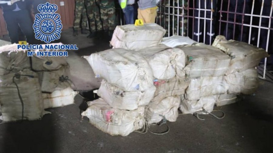 Banda shqiptare nën hetim prej 8 muajsh, sekuestrohen 805 kg kokainë në një anije pranë Senegalit, 7 në pranga