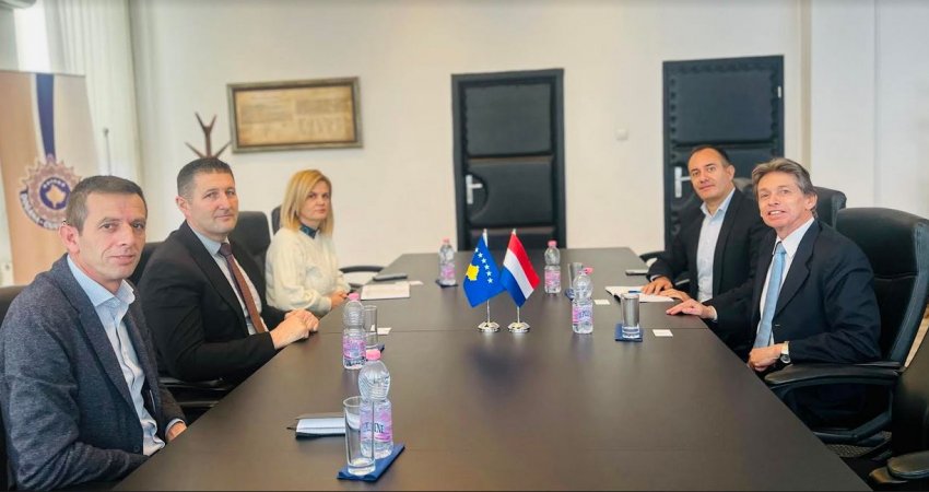 Zëvendësambasadori Holandez viziton Doganën e Kosovës