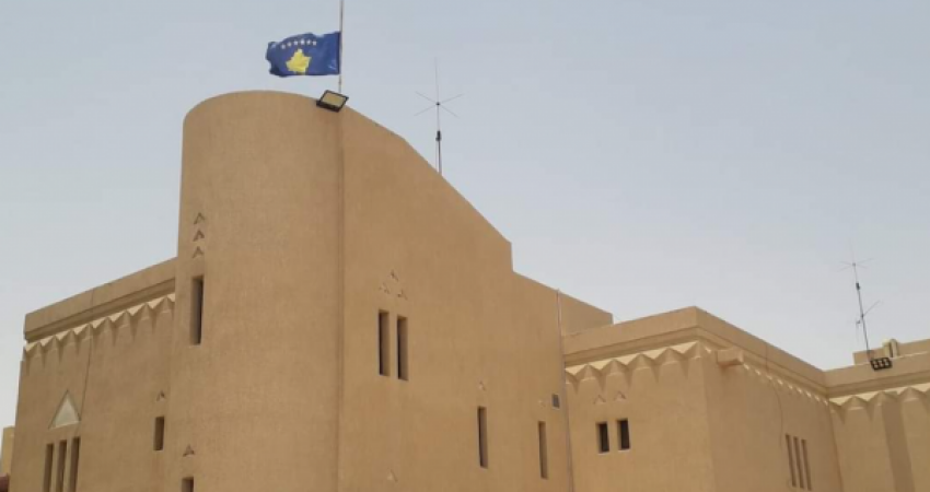 Kosova solidarizohet me Turqinë, flamuri në ambasadën në Riad ulet në gjysmështizë