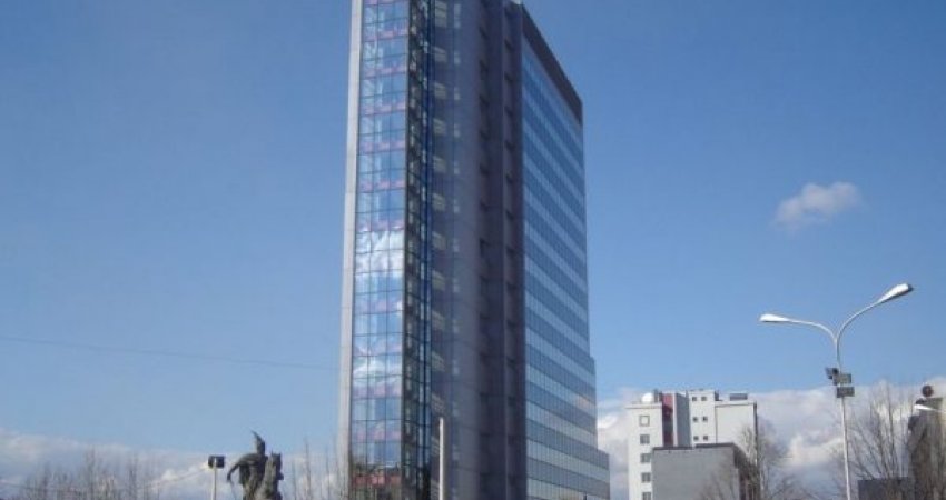 Ndërtesa e Qeverisë së Kosovës do të ndriçohet me ngjyrat e flamurit turk
